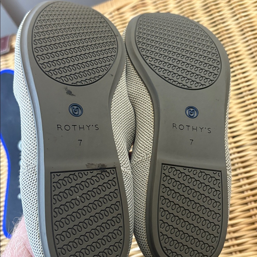 Rothy’s Size 7 OG Gray Round Toe EUC - Picture 6 of 6